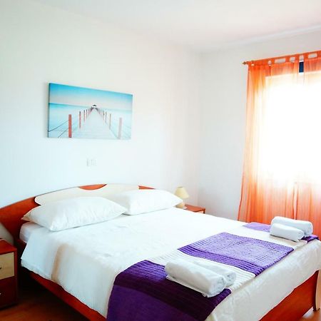 Holiday Home Buraロヴィニ エクステリア 写真