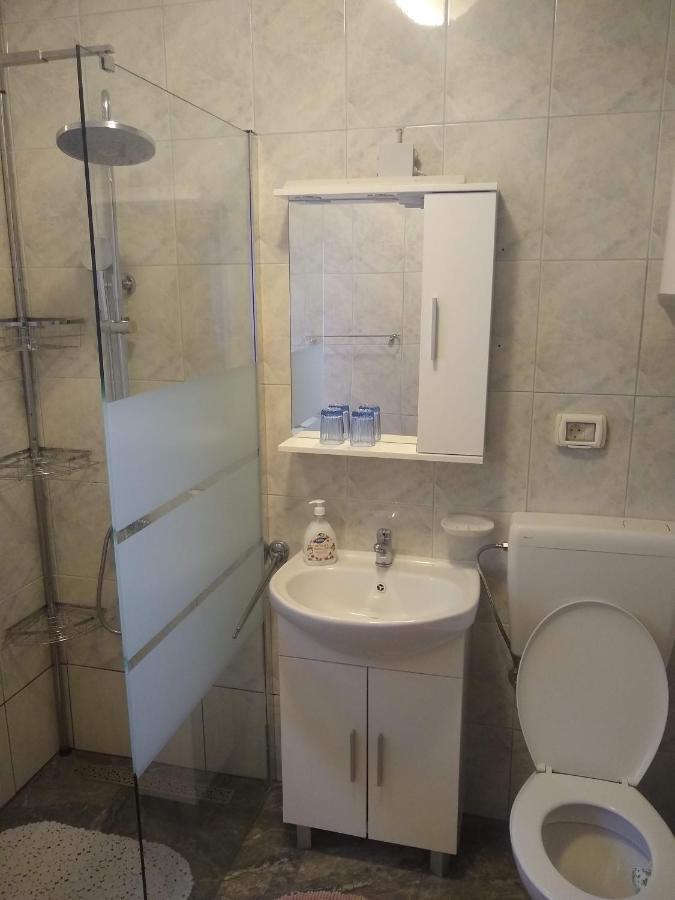 Holiday Home Buraロヴィニ エクステリア 写真