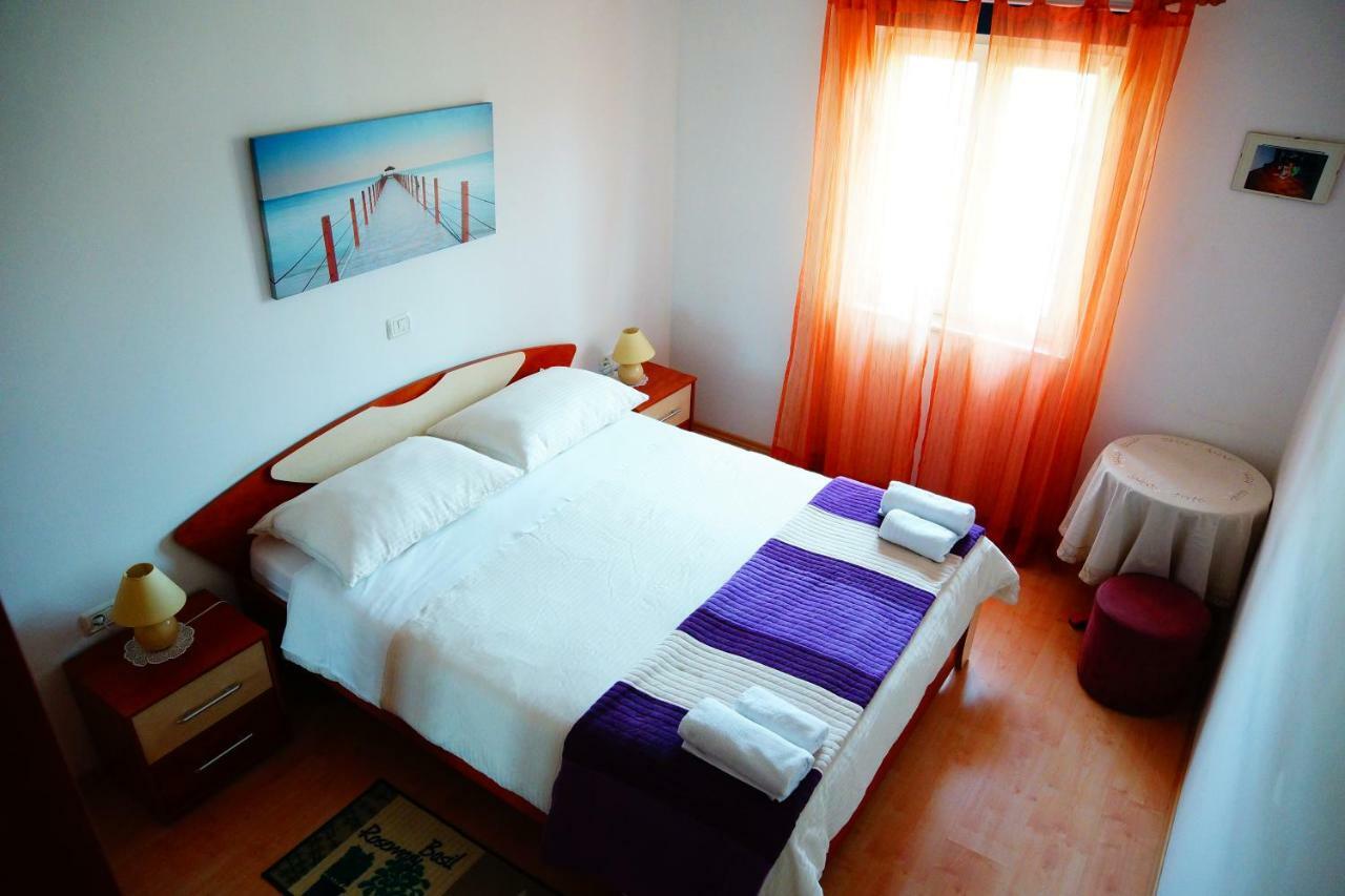 Holiday Home Buraロヴィニ エクステリア 写真