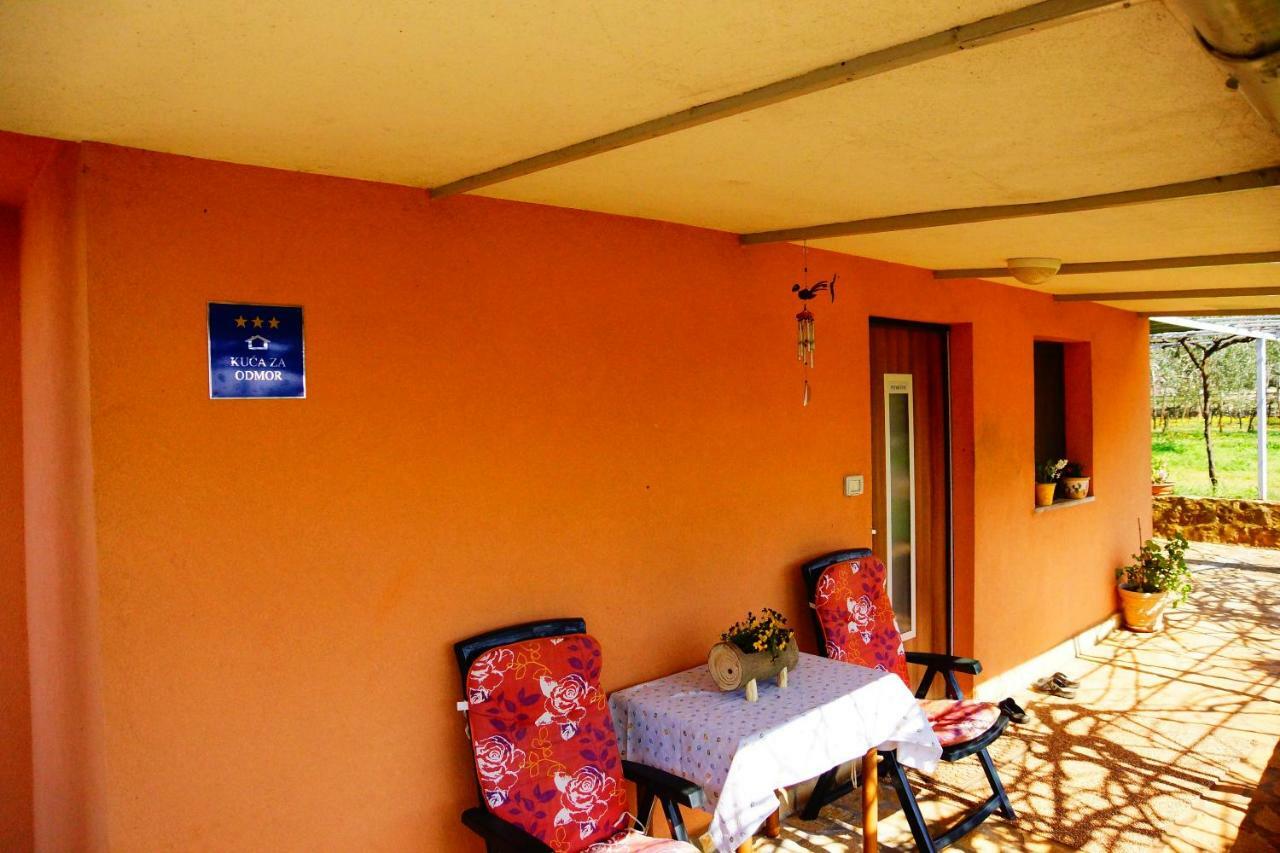 Holiday Home Buraロヴィニ エクステリア 写真