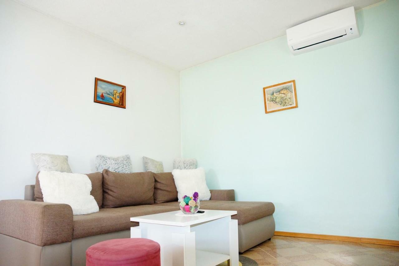 Holiday Home Buraロヴィニ エクステリア 写真